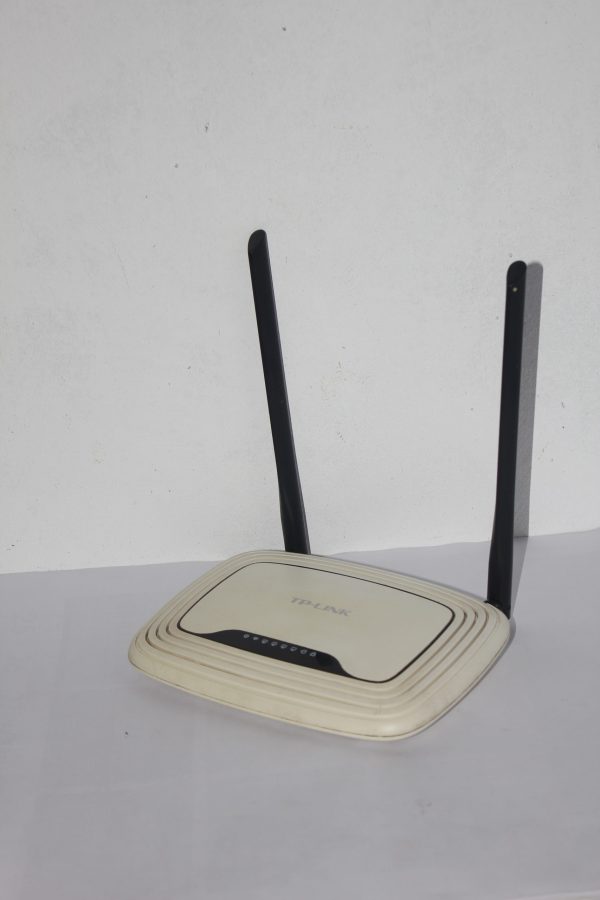 Condition: Used Guarantee: 30days Brand: TP-LINK Model: TL-WR841N Wireless Speed: 300Mbps Antenna: 2x5dBi LAN and WAN Port: 5FE (100 Mbps port) RAM 32 MB FLASH 4 MB