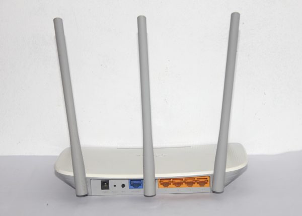 300mbps 3 Antenna Router Used and Second hand Condition, 30days Guarantee Brand: TP-LINK Model: TL-WR845N Buy and Sell Bulk Quantity