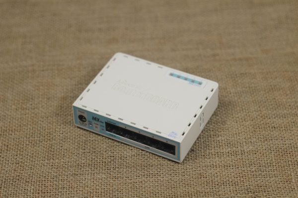 ►BDT: 3000৳ Condition USED and Guarantee 30 Days Mikrotik hEX lite RB750r2 RouterBoard at lowest price in bd 32mb ram and 16mb flash