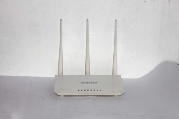 at 720 taka Tenda 3 antenna router Used Condition and Guarantee 30 days TENDA F3 300mbps 5 dBi and 1800 square fit wifi coverage
