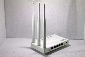 Netis N-Series Hi-Range 3 antenna wireless router used condition and 30 days guarantee WF2409E 300 Mbps wireless speed 3x5dBi antenna